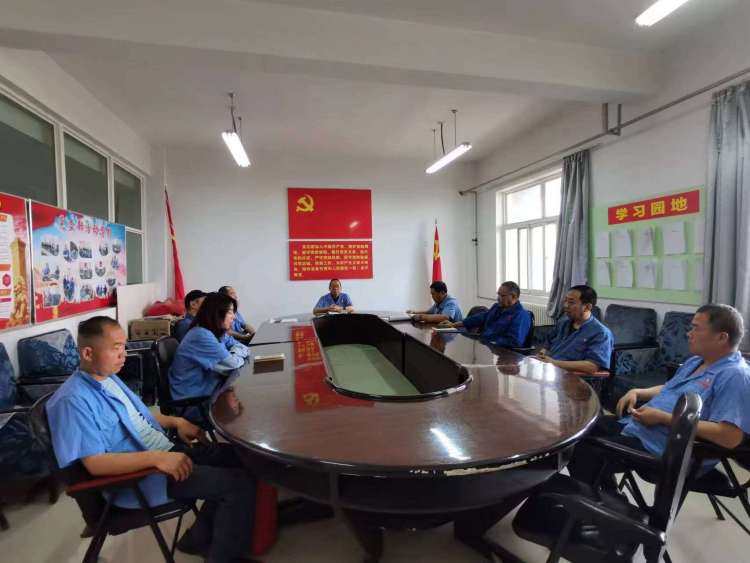 運(yùn)輸采供黨支部召開(kāi)黨員大會(huì)，組織主題教育集中學(xué)習(xí)。